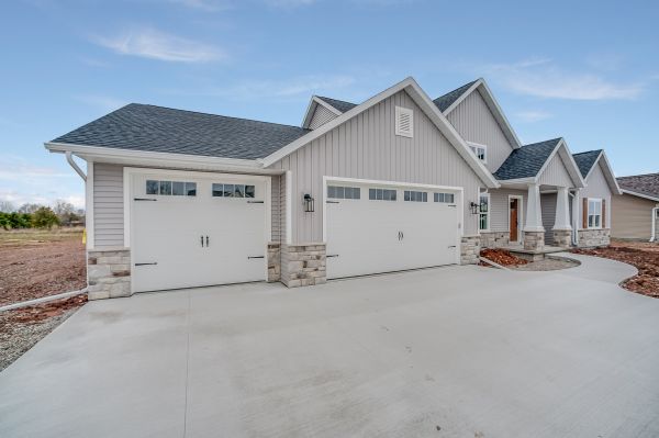 Concrete Driveway Pouring in Saint Charles